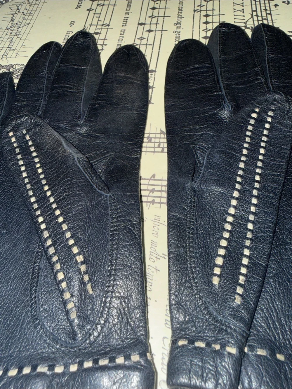 Vintage Black Leather Driving Gloves w/ Contrast Stitching Details